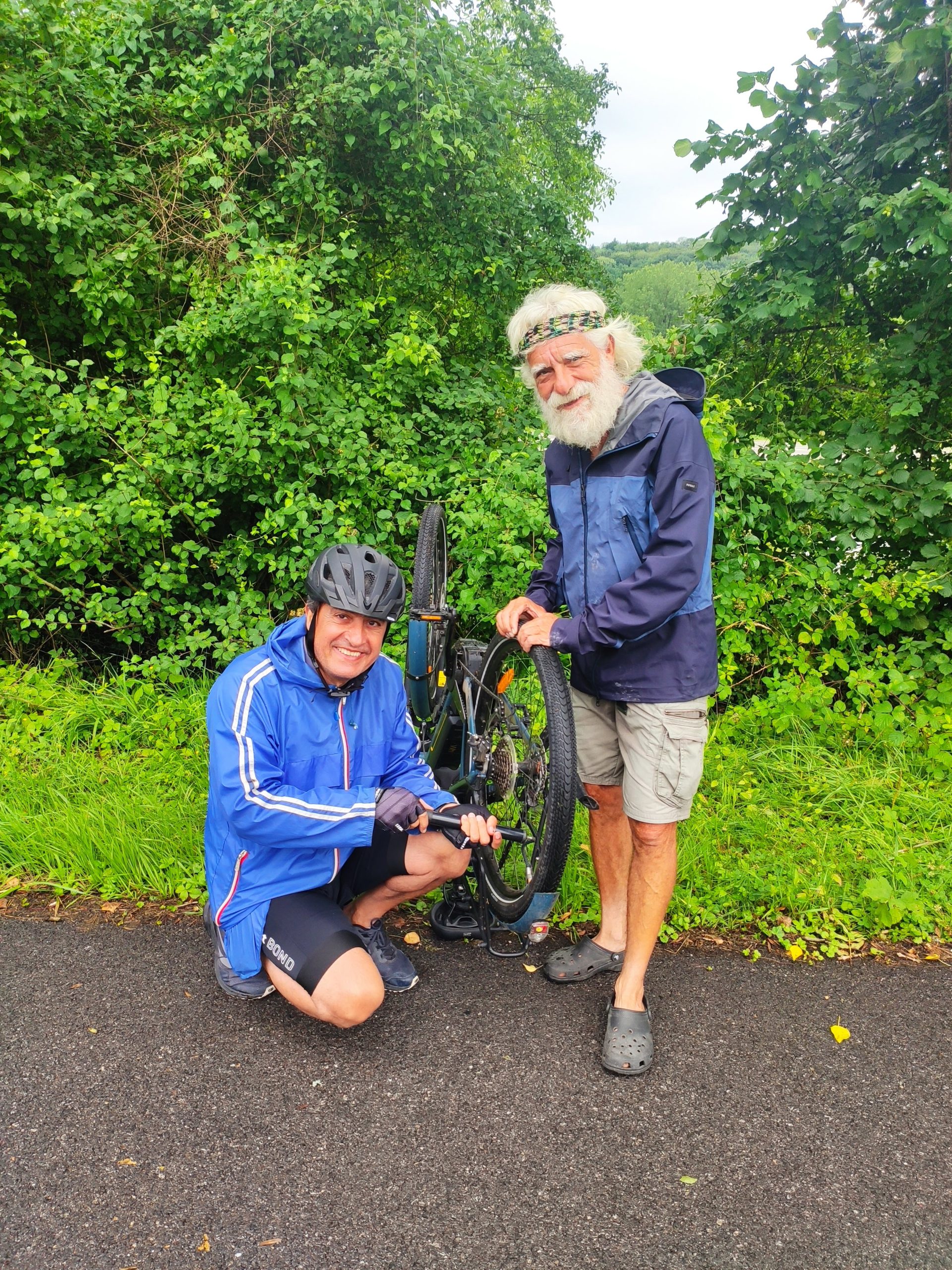 Un pneu et une hirondelle