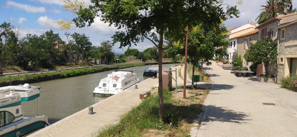 Le canal de midi à pied
