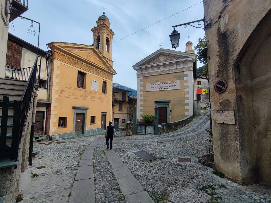 Une ville très pieuse avec moults chapelles